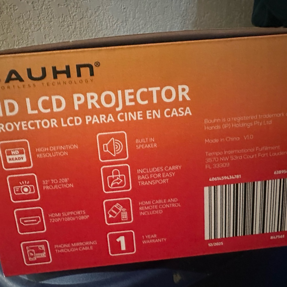 White HD LCD Projector - Picture 3 of 4
